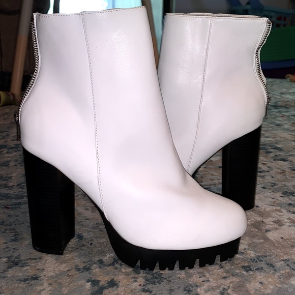 White heeled boots - Picture 2 of 5